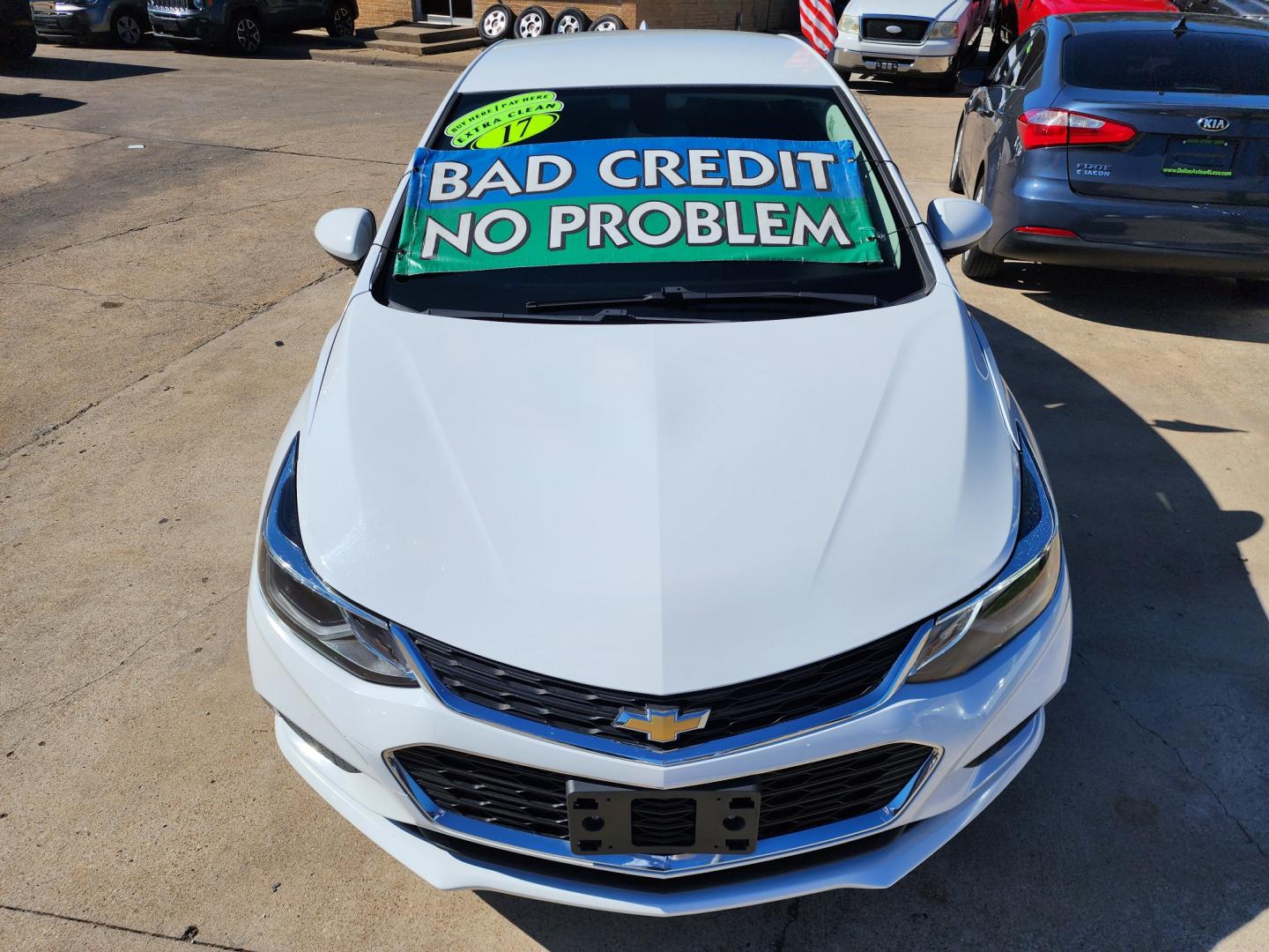 2017 WHITE Chevrolet Cruze LT (1G1BE5SMXH7) with an 1.4L L4 DOHC 16V TURBO engine, 6A transmission, located at 2660 S.Garland Avenue, Garland, TX, 75041, (469) 298-3118, 32.885387, -96.656776 - Welcome to DallasAutos4Less, one of the Premier BUY HERE PAY HERE Dealers in the North Dallas Area. We specialize in financing to people with NO CREDIT or BAD CREDIT. We need proof of income, proof of residence, and a ID. Come buy your new car from us today!! This is a very well cared for 2017 CH - Photo#8